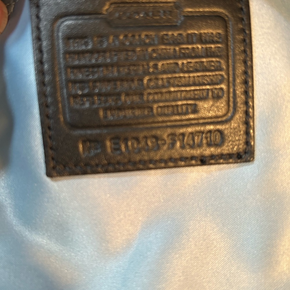 Coach Signature Zoe Hobo EUC - Picture 6 of 12